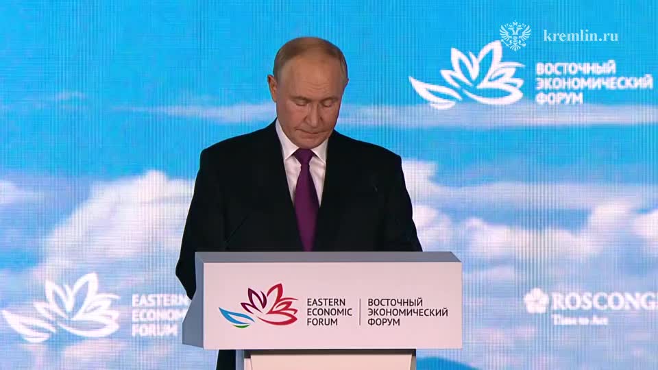 Это несерьёзно операция ы. Это не те фотки. Человек паук лезет. Мужественность зашкаливает. Надписи на стенах.